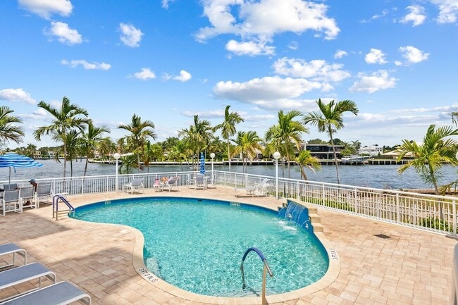 Building Photo - 511 Bayshore Dr