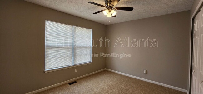 Building Photo - 2330 Burdett Ridge Dr