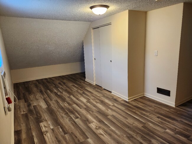 Building Photo - 3117 S 60th St