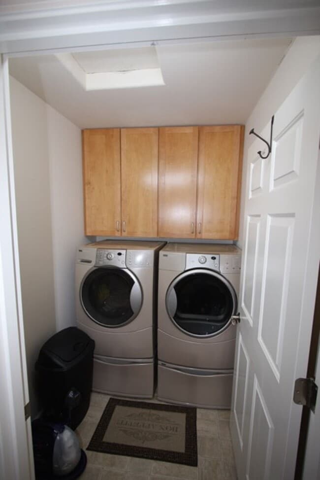 Building Photo - 3 Bed, 2.5 Bath Condo in Eagle River