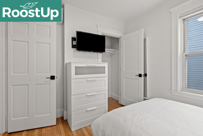 Building Photo - New RoostUp Furnished Private Bedroom near...