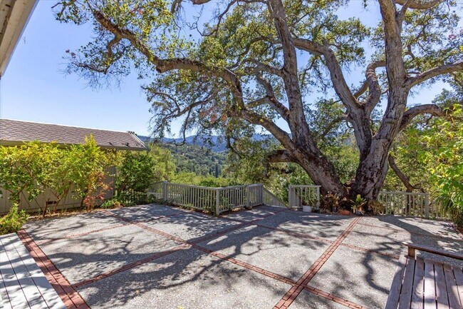 Building Photo - 13434 Old Oak Way