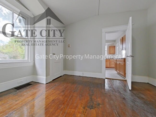 Building Photo - 1006 Holton Pl