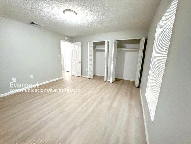 Building Photo - 1065 Wall St