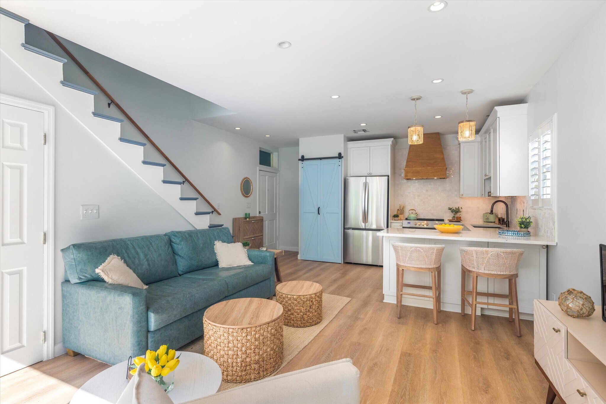 Building Photo - 634 Louisa St