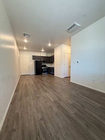 Building Photo - 1650 E Ponderosa Pkwy