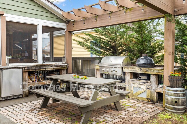 Building Photo - 625 Luttrell St