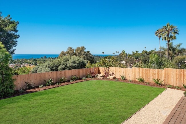 Building Photo - Beautifully Remodeled Mesa home with Ocean...