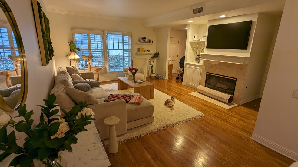 Living Room - 1144 Yale St