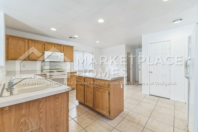 Building Photo - 9021 Iron Hitch Ave