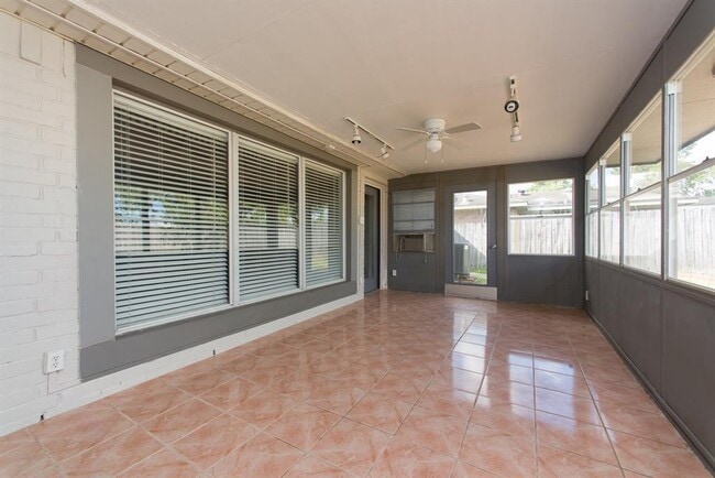 Building Photo - 16031 Windom Dr