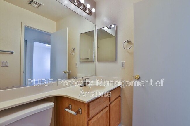 Building Photo - 11380 W Mohave St
