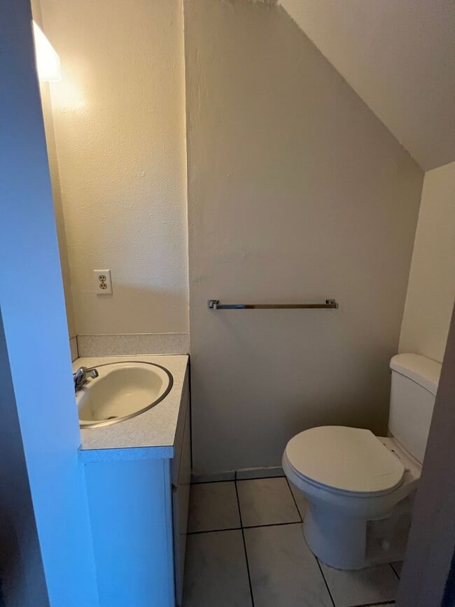 Building Photo - 2 Bedroom, 1.5 Bathroom - Upstairs/Downsta...