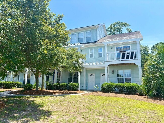 Building Photo - Beautiful 3-Bedroom, 3.5-Bath Townhome in ...