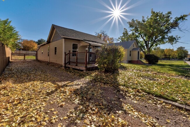 Building Photo - 812 Allen Ave