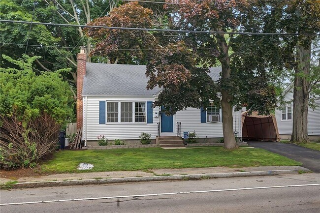 Building Photo - 1349 W Shore Rd