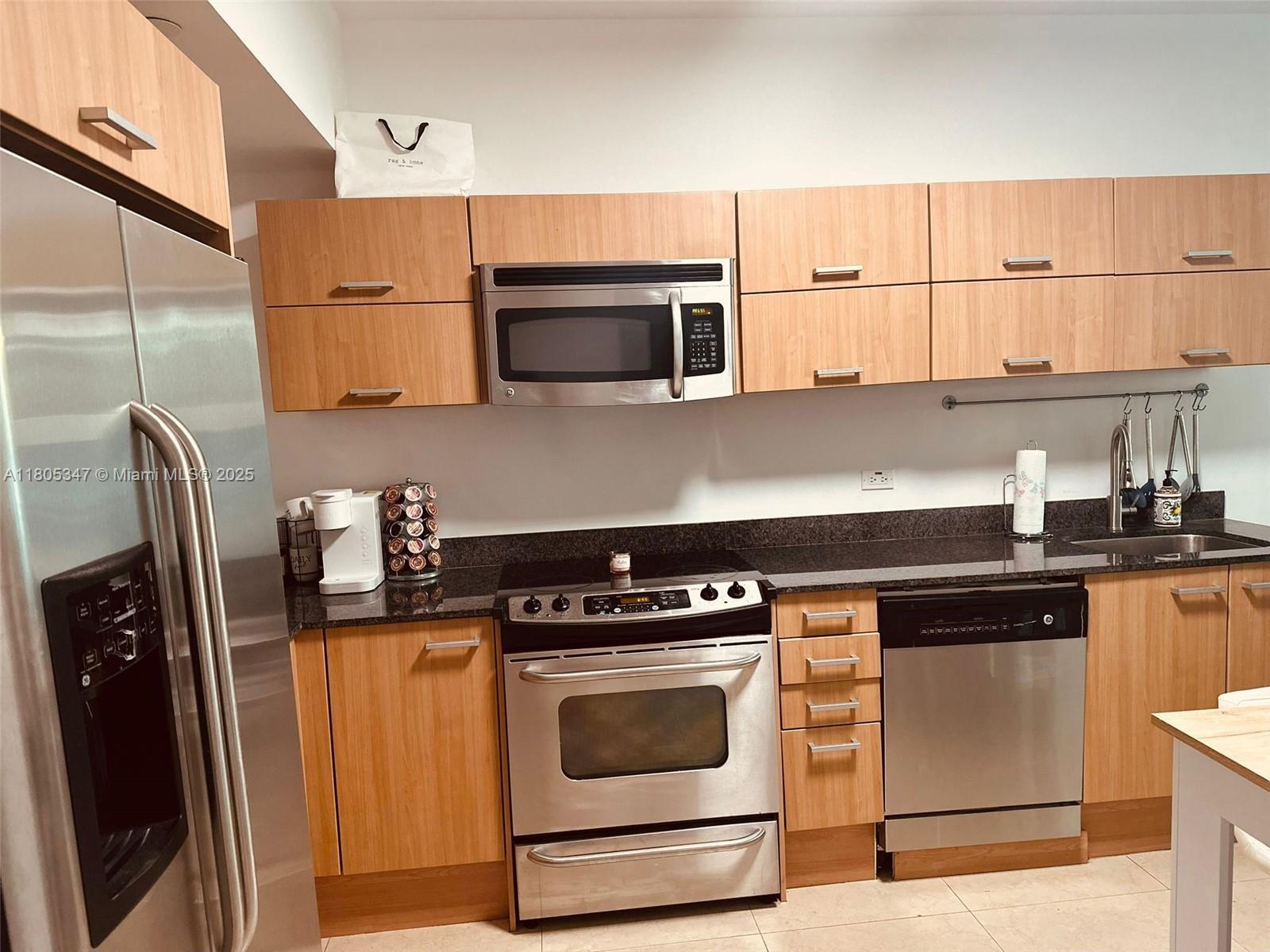 Building Photo - 350 S Miami Ave