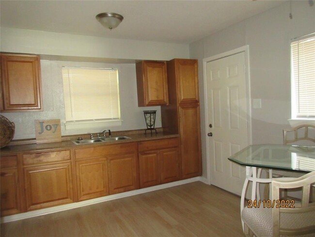 Building Photo - 7516 Lockwood Dr