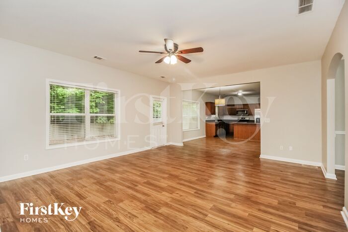 Building Photo - 137 Holbrook Dr
