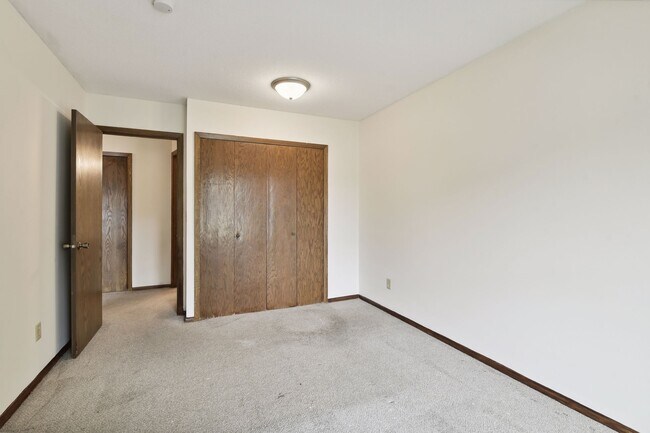 Building Photo - 819 11th Ave S