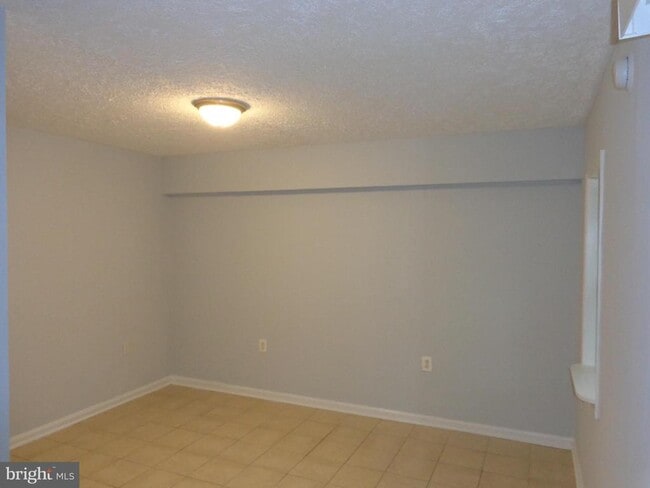 Building Photo - 5565 Peppercorn Dr