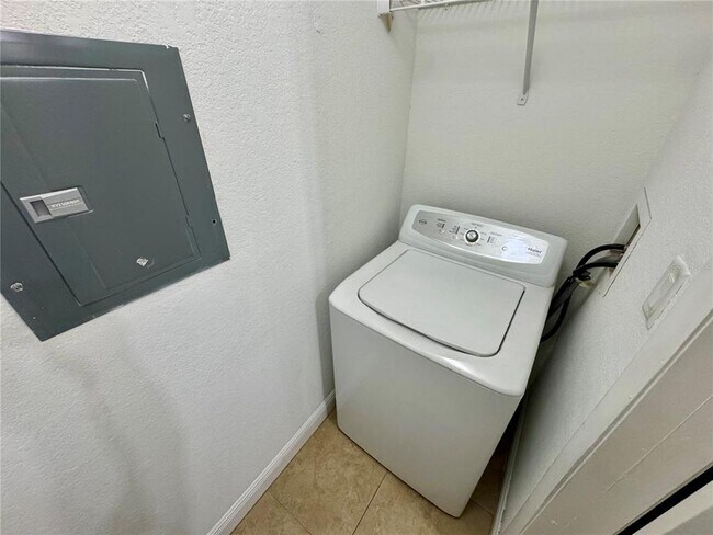 Building Photo - 5533 Chrishire Way