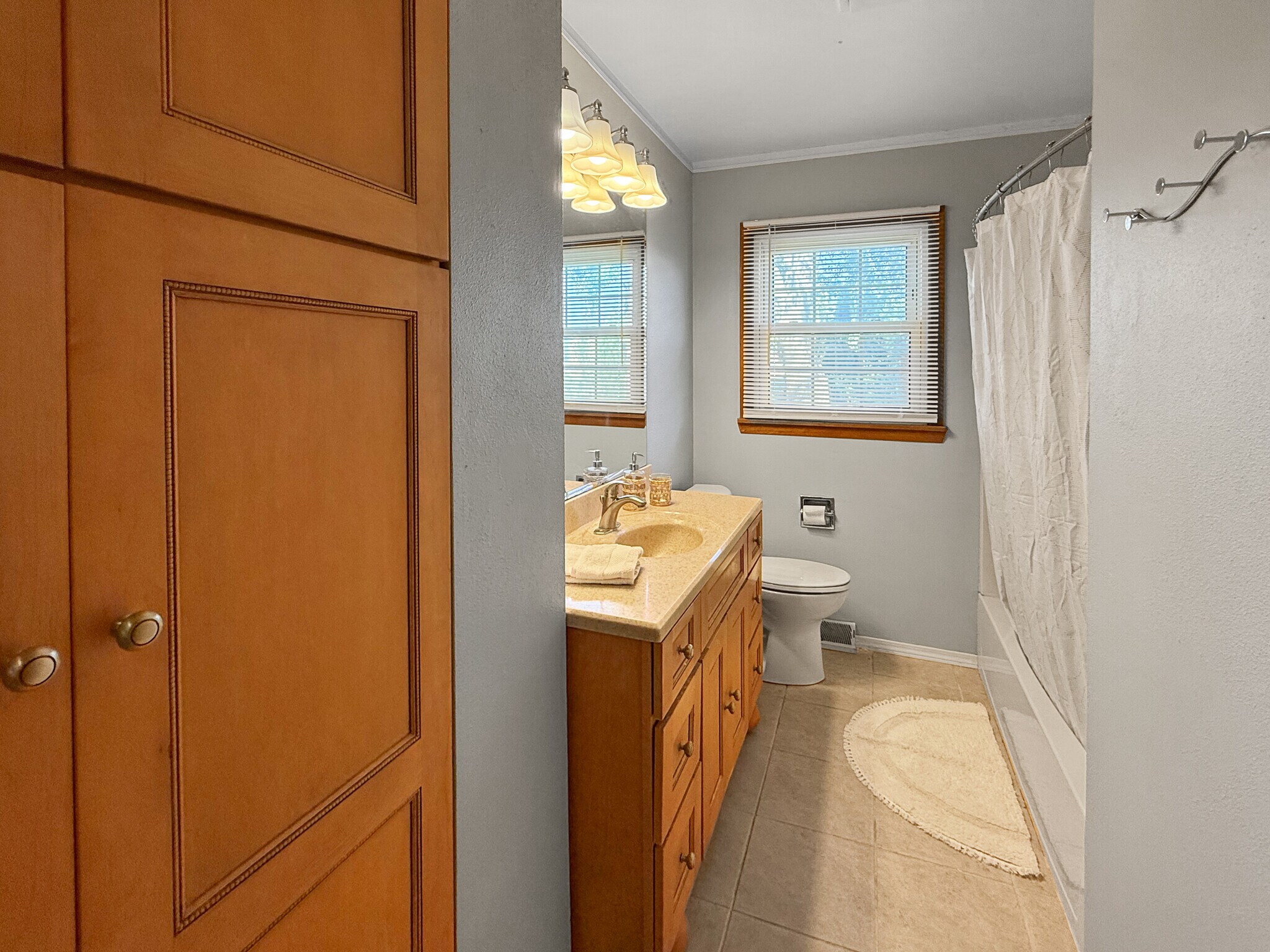 Building Photo - 3920 Knoll Ridge Dr