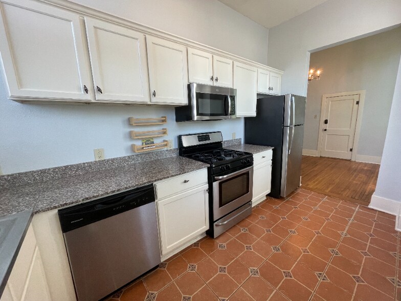 Building Photo - 920 Scott St