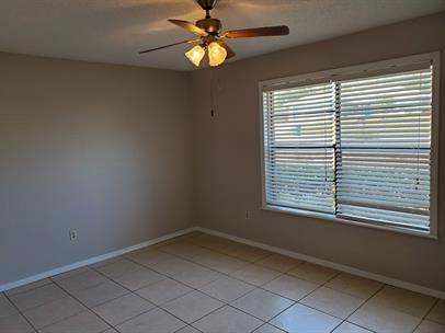 Building Photo - Spacious 3 bedroom house with large screened back porch