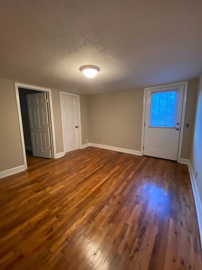 Building Photo - Charming 3-Bedroom, 2-Bath House with Detached Garage on west side of Athens, GA - PRE-LEASE FOR ...