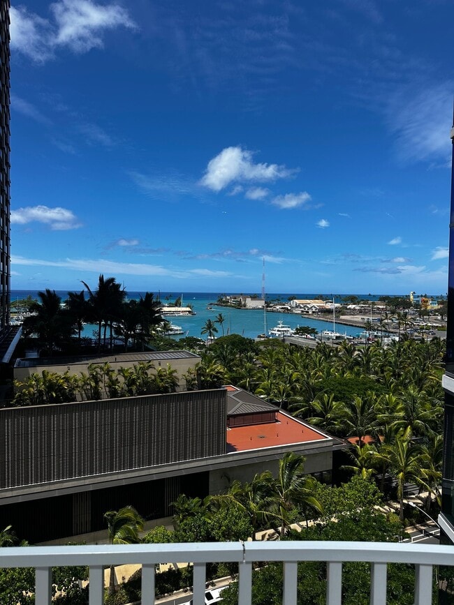 Building Photo - 1000 Auahi St