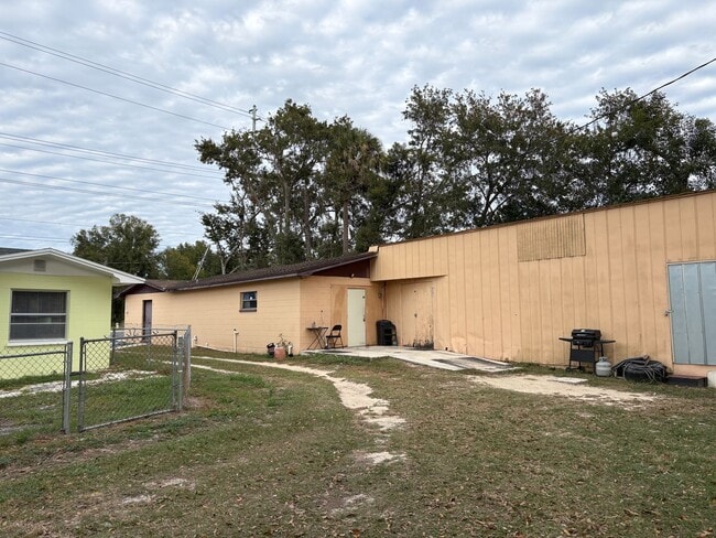 Building Photo - For Rent: 4-Bedroom Home in Lakeland