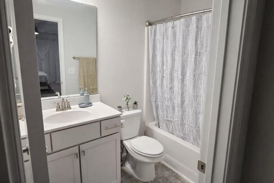 Building Photo - 182 Hillmont Dr