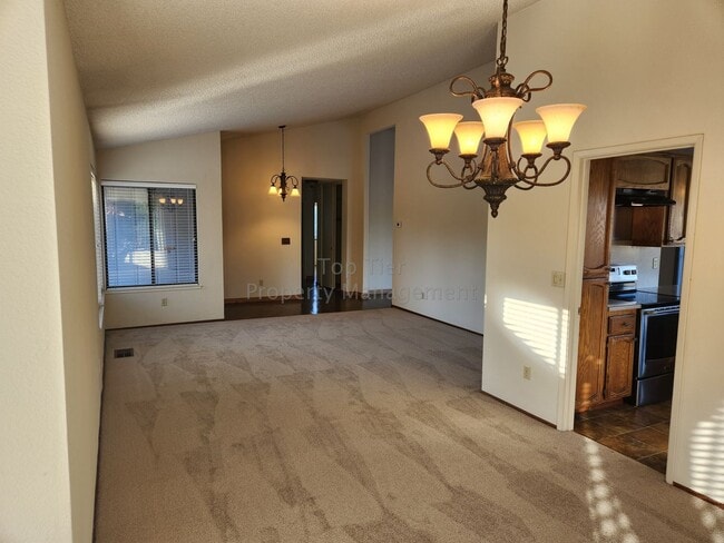 Building Photo - Spacious 4 Bed/2 Bath /1,970 square foot h...