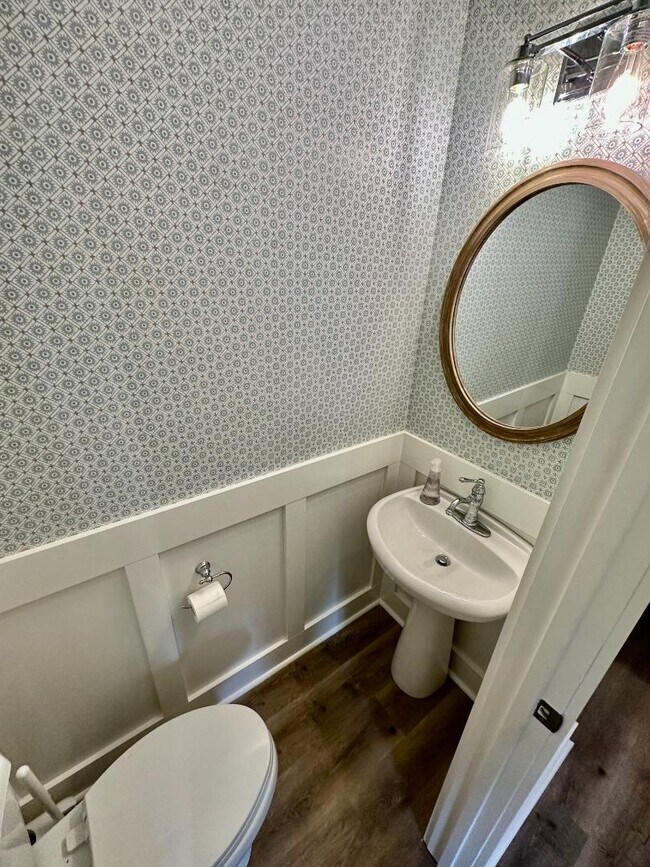 Building Photo - 44 Red Cedar St