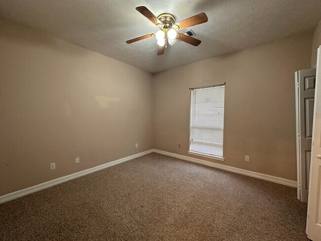 Building Photo - 1233 Port Arthur Terrace