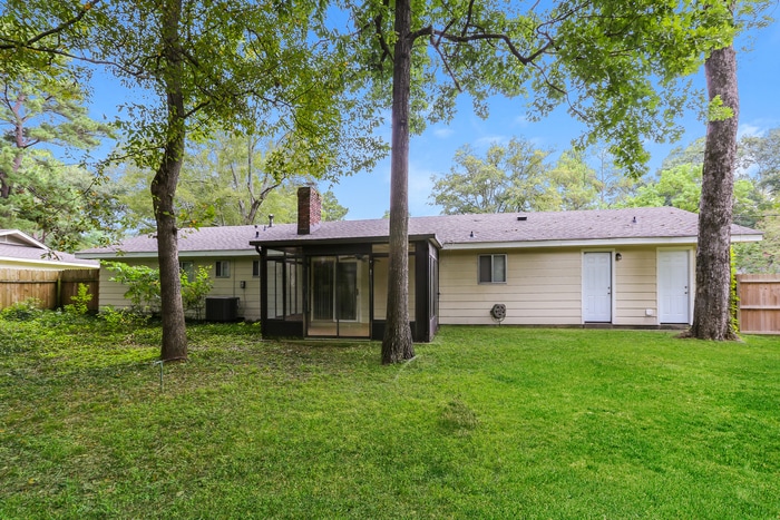 Building Photo - 975 Briarwood Dr