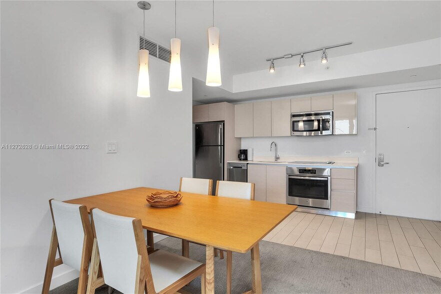 Building Photo - 2602 E Hallandale Beach Blvd