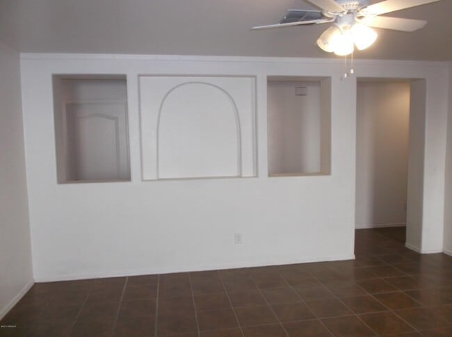 Building Photo - 6408 S Sunrise Valley Dr