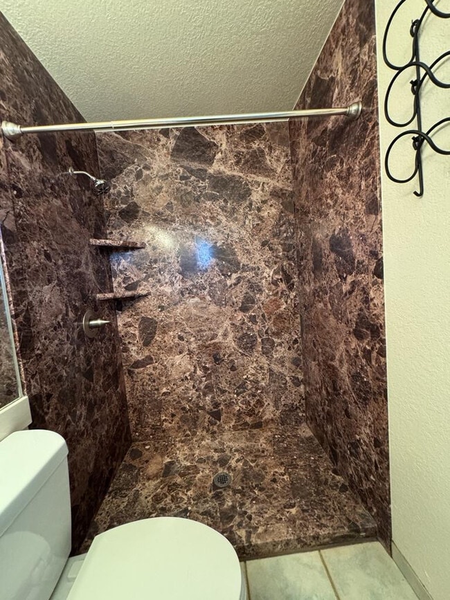 Building Photo - 1205 E Cottonwood Dr