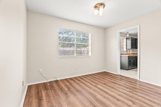 Building Photo - 200 Pine Forest Dr