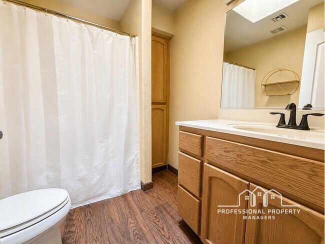 Building Photo - 3-bedroom, 2-bathroom home in Yuma Meadows