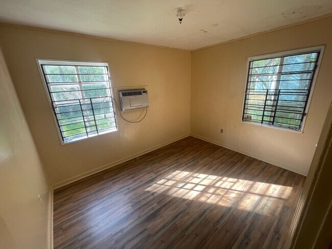 Building Photo - 723 Glenmont Dr