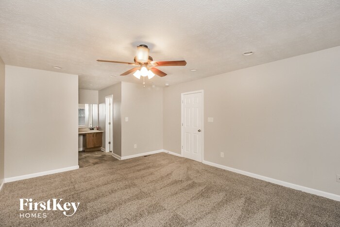 Building Photo - 5756 Lake Ct