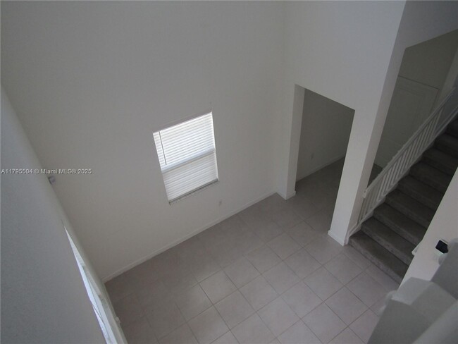 Building Photo - 1414 SE 26th Ter