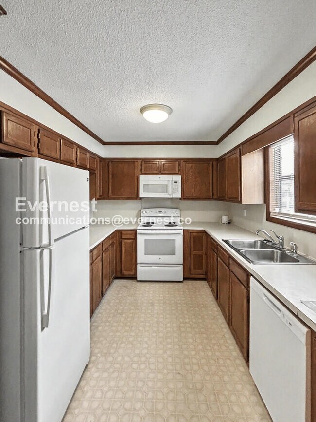 Building Photo - Spacious Condo with 2 bed / 2 bath / Pet Friendly / Available Now!