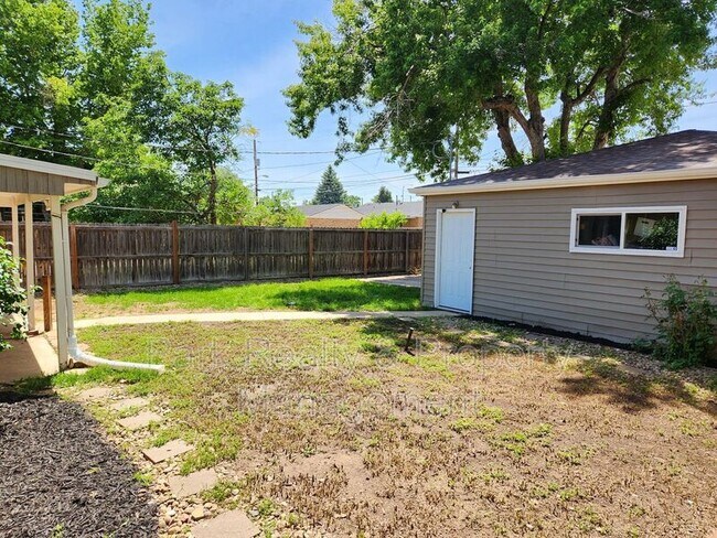 Building Photo - 5520 E Thrill Pl