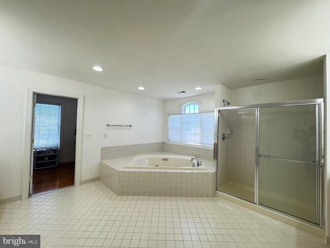Building Photo - 5117 Sante Fe Ct
