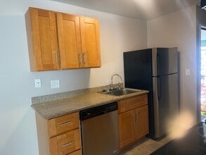 Building Photo - Remodeled South East Condo