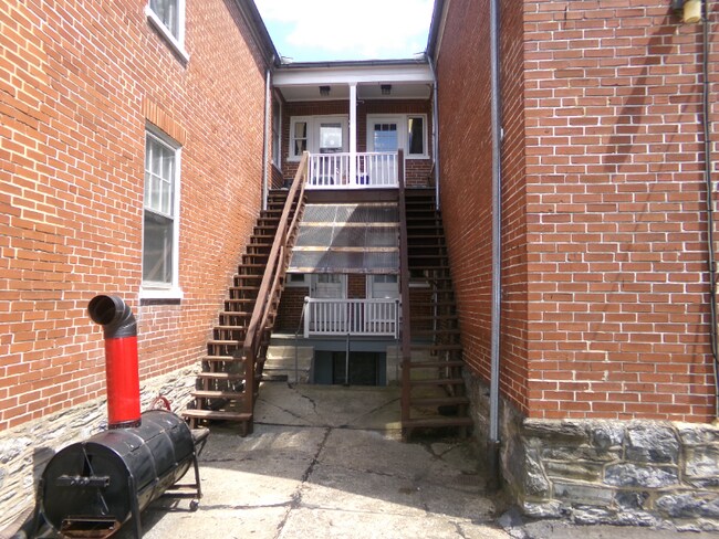 Building Photo - 324 S West End Ave